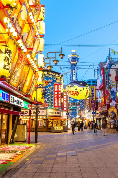 Torre Tsutenkaku en Osaka por la noche — Foto de Stock