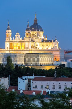 Madrid 'deki Almudena Katedrali