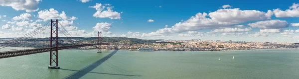 Panorama av Lisbon med Bridge — Stockfoto
