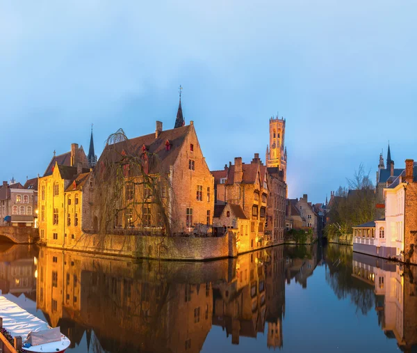 Brügge Stadt in Belgien in der Abenddämmerung — Stockfoto