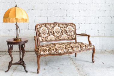 Kahverengi kanepe koltuk lamba