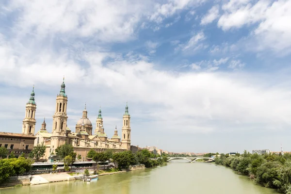 Catedral da Basílica de Zaragoza em Espanha — Fotografia de Stock