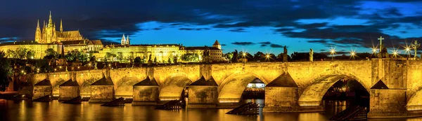 Praga città al tramonto — Foto Stock