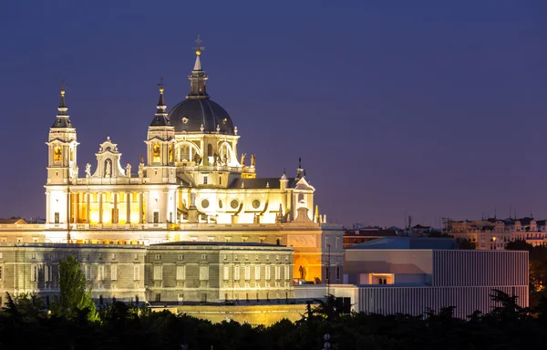 Kathedraal van Almudena in Madrid — Stockfoto