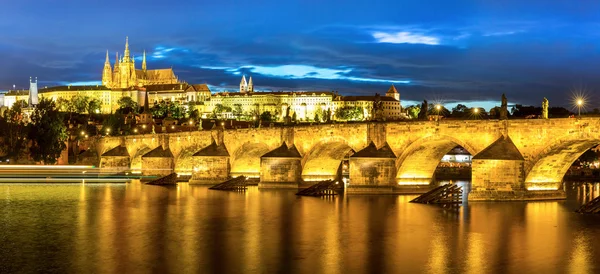 Prague ville au crépuscule — Photo