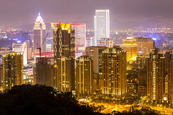 Taipei manzarası binalar alacakaranlıkta — Stok fotoğraf