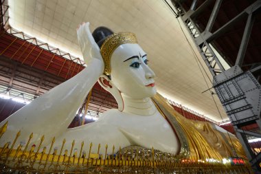 yangon büyük gözlü yatan Buda