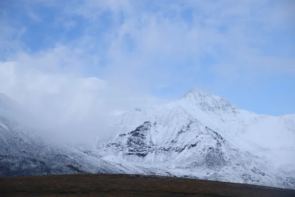 Mezar Taşı Dağ Manzara Yukon — Stok fotoğraf