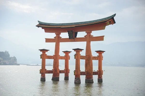 Czerwone Torii Brama Mieście Miyajima — Zdjęcie stockowe