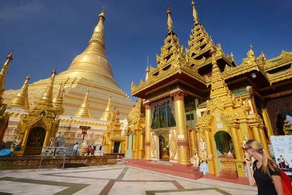 Nap Közepén Arany Shwedagon Mianmarban — Stock Fotó