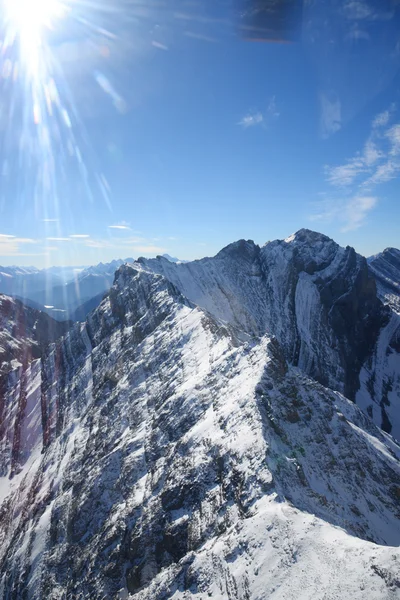 Kanada Kayalık Dağlarında Dağ Havadan Görünümü — Stok fotoğraf
