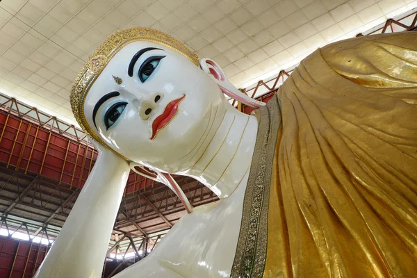 Bouddha inclinable yangon — Photo
