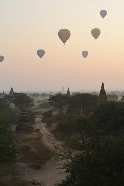 Globo Aire Caliente Con Pagoda Bagan — Foto de Stock