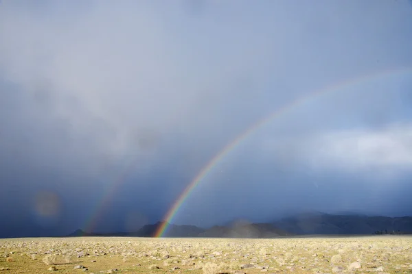 Arcobaleno Nella Sierra Orientale Dopo Forti Piogge — Foto Stock