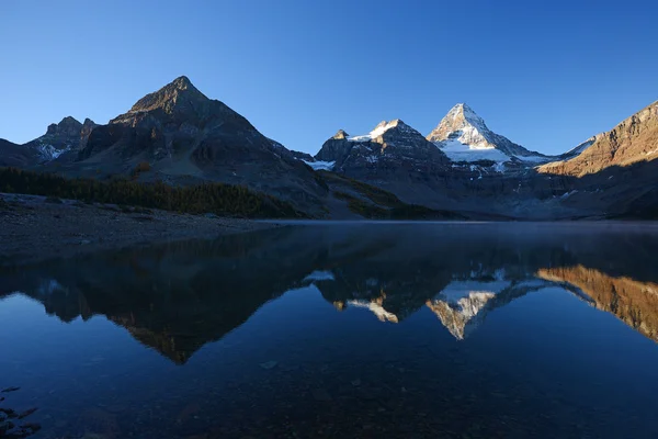 Reflexión de montaña —  Fotos de Stock