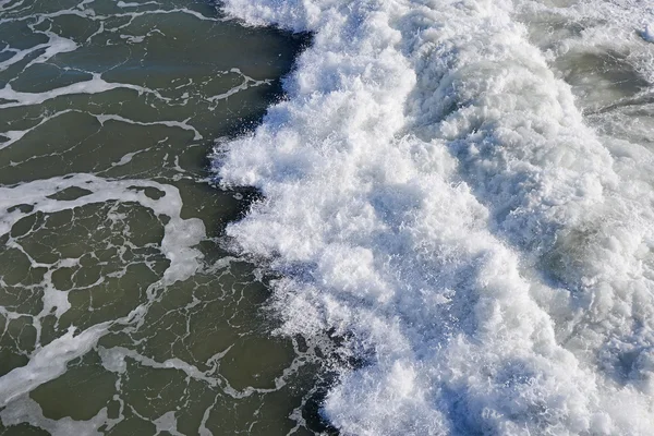 Fale na plaży — Zdjęcie stockowe