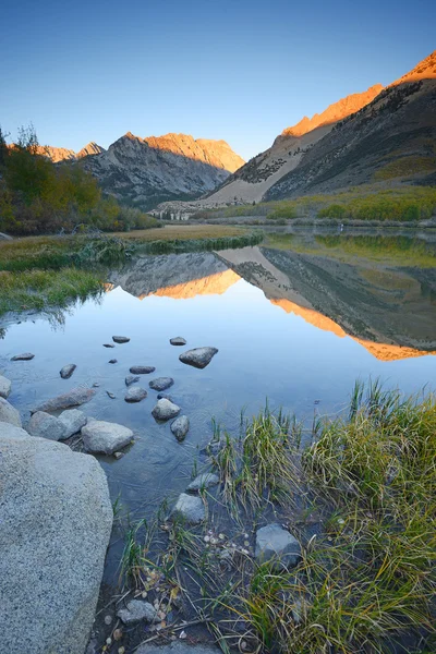 Norte lago nascer do sol — Fotografia de Stock