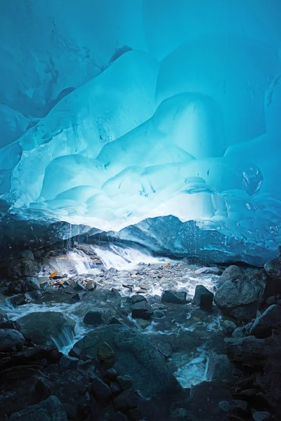 Caverna de gelo no Alasca — Fotografia de Stock