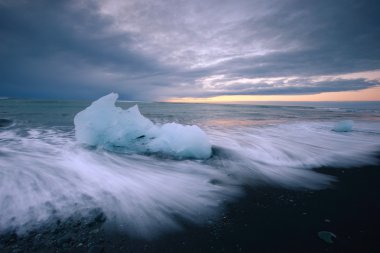 Jokulsarlon Beach