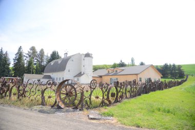 wheel fence barn clipart