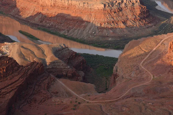 Canyonland mit Fluss — Stockfoto