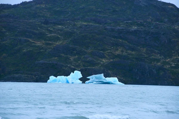 Un iceberg azul — Foto de Stock