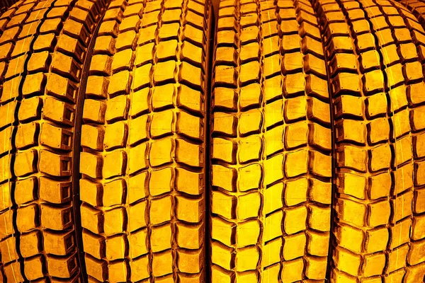 Goldene Reifenprofil Aus Nächster Nähe Das Konzept Der Teuren Auto — Stockfoto