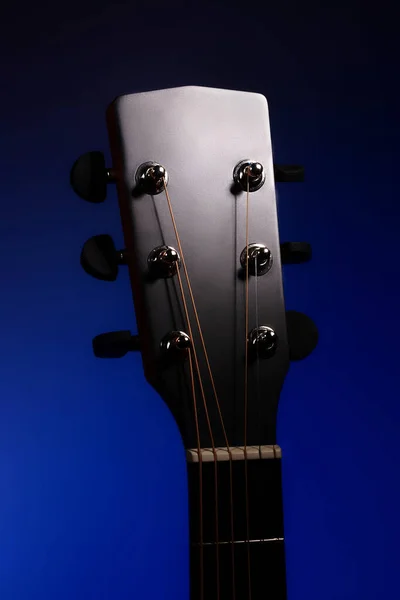 Akustik Gitar Kapanışının Fretboard Bir Müzik Aletinin Stüdyo Fotoğrafı Gitar — Stok fotoğraf