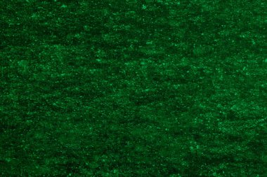 Tasarım için karanlık ve soyut bir arkaplan. Boş yeşil üniforma yüzeyi. Reklam ya da reklam için boş