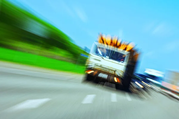 Truck Een Waas Weg Beweging Het Gevaar Van Een Botsing — Stockfoto