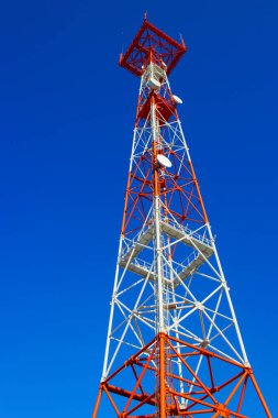 Cep telefonu için telekomünikasyon kulesi direği ya da anten. 