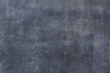 Çizikler ve yaşlanma etkisiyle boş gri bir yüzey. Bir mat dokusu ile bilgi yerleştirmek için tarafsız arkaplan.