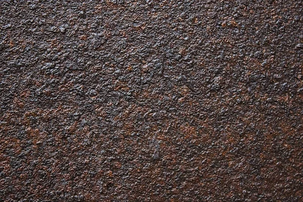 Régi, rozsdás, sötét színű fém felület. Absztrakt háttér textúrával a fémek korrózióján. — Stock Fotó