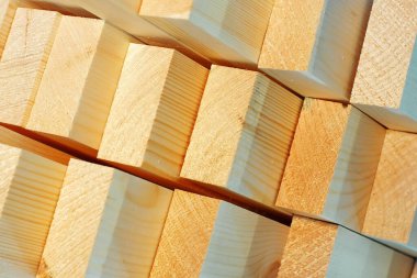 Bunlar kereste fabrikasındaki ya da marangozun atölyesindeki planlı ahşap parmaklıkların uçları. Tahta kesme ve pazarlama. Sanayi geçmişi