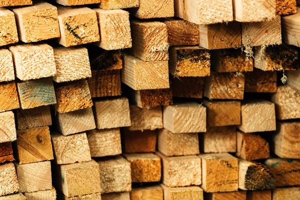 Концы деревянных решёток. Строительные материалы. Фон. — стоковое фото