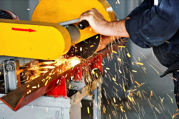 Metal sawing in the workshop at the production site with a stationary machine. Electric circular saw for metal. — Stock Photo, Image