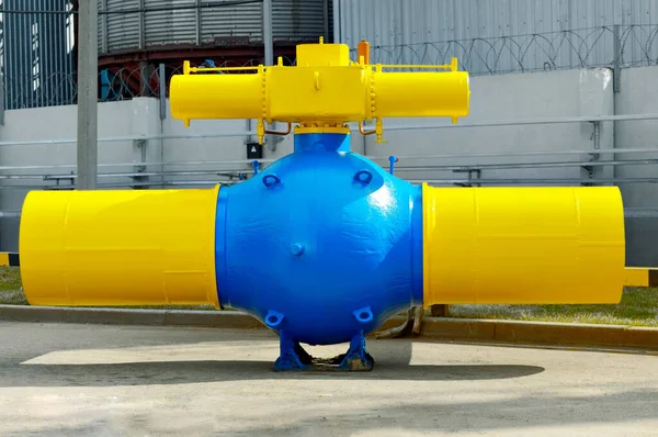 The new shut-off valve of the main gas pipeline for a large-diameter pipe is in the warehouse of the production base.