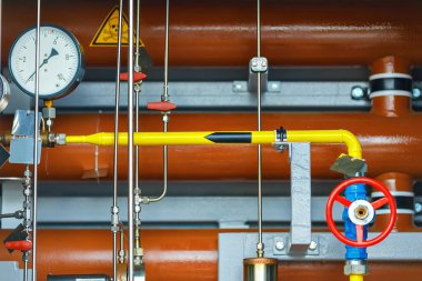 Bunlar borular, sensörler, basınç göstergeleri ve gaz sistemindeki kapakçıklar. Sanayi geçmişi