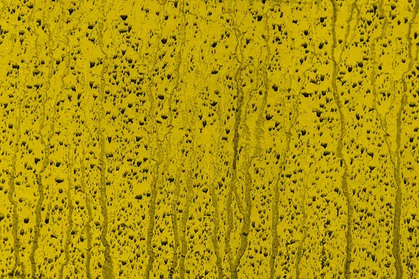 Streszczenie żółtego tła. Pusta płaska powierzchnia z białymi plamami z wody lub cieczy. — Zdjęcie stockowe