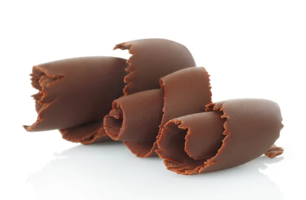 Chocoladeschilfers op wit — Stockfoto