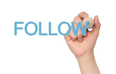 Kadın el ile kalem mavi kelimeyi yazmaya izleyin