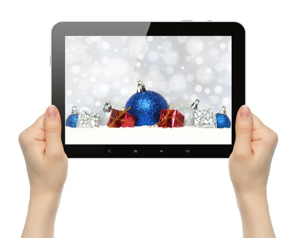 Handen houden tablet Pc met Kerstmis samenstelling — Stockfoto