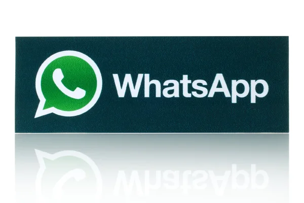 Logotipo de WhatsApp Messenger impreso en papel —  Fotos de Stock