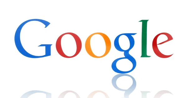 Google logotype dicetak di atas kertas. Google adalah perusahaan multinasional Amerika Serikat yang mengkhususkan diri dalam layanan dan produk terkait Internet — Stok Foto