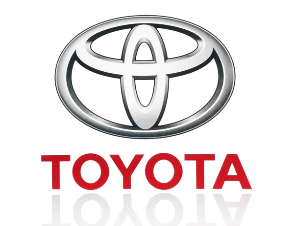 Logotipo Toyota impresso em papel e colocado sobre fundo branco — Fotografia de Stock