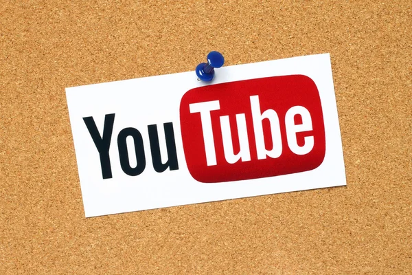 YouTube logotype printed on paper and pinned on cork bulletin board — Stock Photo, Image