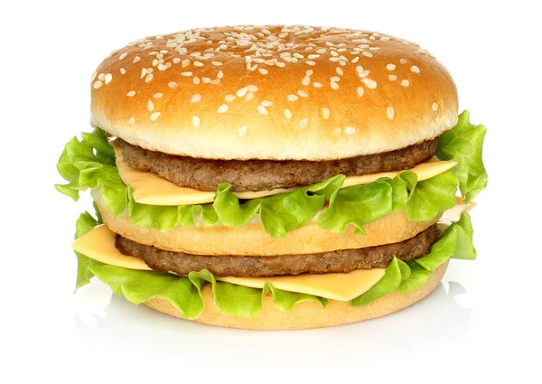 Большой гамбургер на белом фоне крупным планом — стоковое фото
