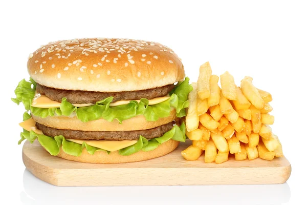 Hamburger en Franse frietjes op witte achtergrond — Stockfoto