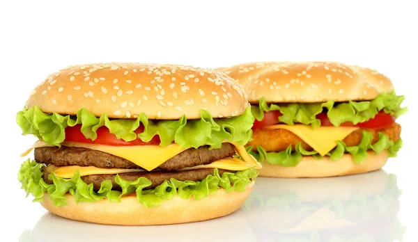 Zwei große Hamburger auf weißem Hintergrund — Stockfoto