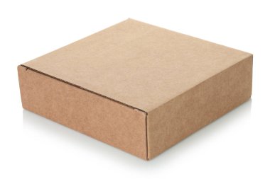 Şeffaf bir arkaplanda izole edilmiş ince bir Kraft karton kutu. Minimum, çevre dostu ambalaj konsepti, depolama, hediyeler, nakliyat ve ürün sunumu için çok yönlü